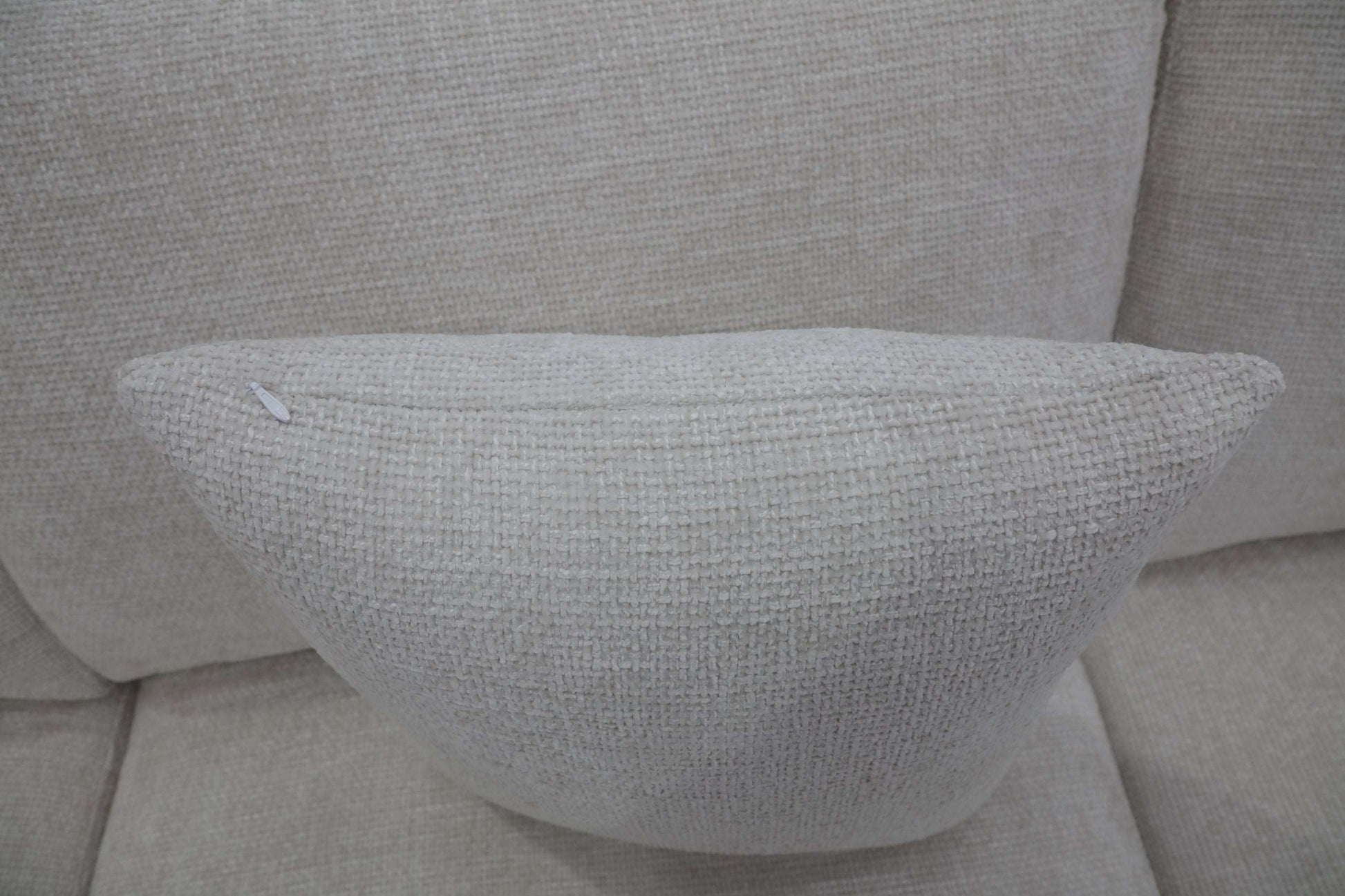 Layla - 5 seater modular with t-cushions including 2 scatter cushions & angled arms upholstered - Colour : Pearl